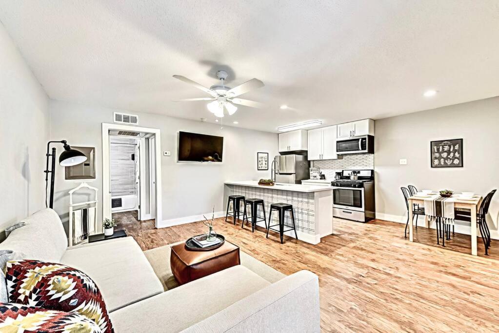New - Near Deep Ellum + Downtown Dallas Flat Экстерьер фото