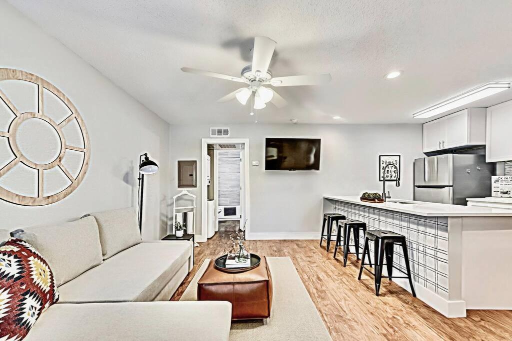New - Near Deep Ellum + Downtown Dallas Flat Экстерьер фото